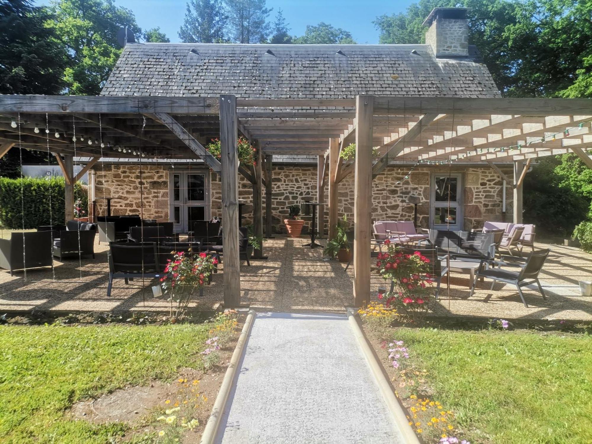 Hotel Domaine Des Etangs De Taysse Espagnac Exterior foto