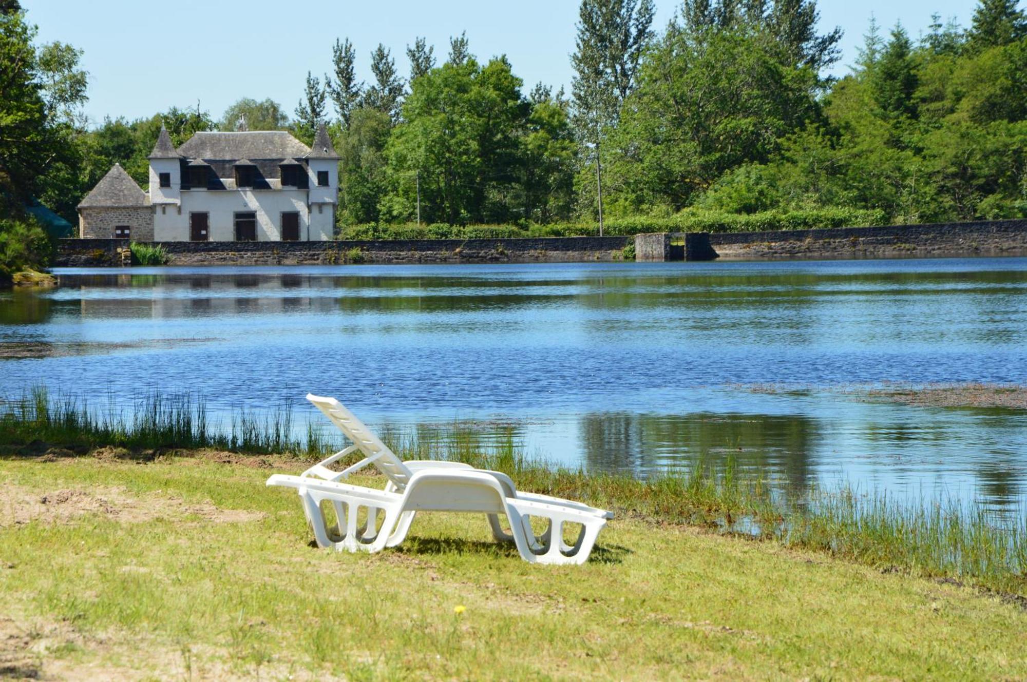 Hotel Domaine Des Etangs De Taysse Espagnac Exterior foto